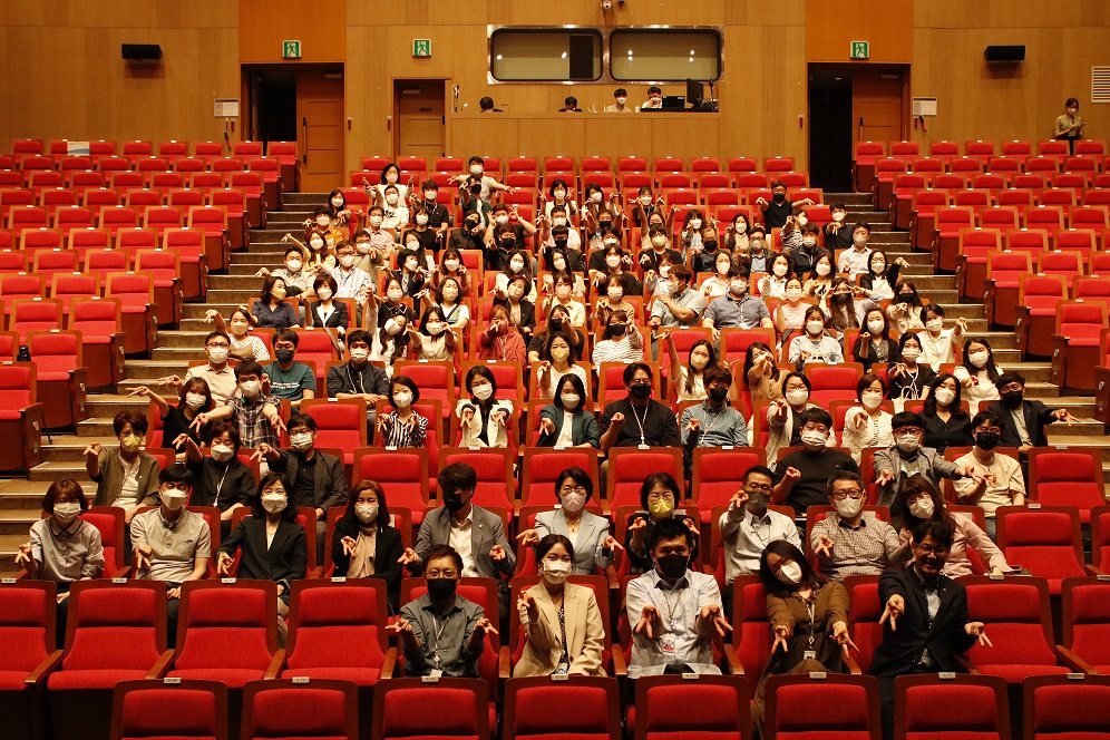 2.보도이미지(화성시여성가족청소년재단, 전 직원이 함께하는 소통데이 성료).jpg