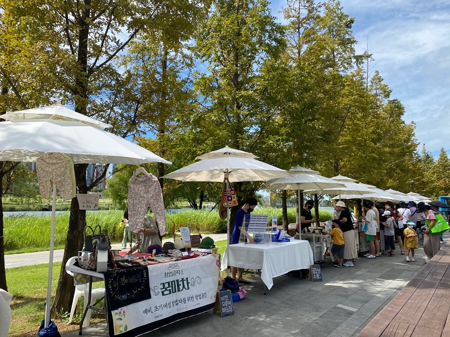 보도이미지(화성시꿈마루,  여성창업인 판로확장을 위해 시즌마켓 운영).jpg