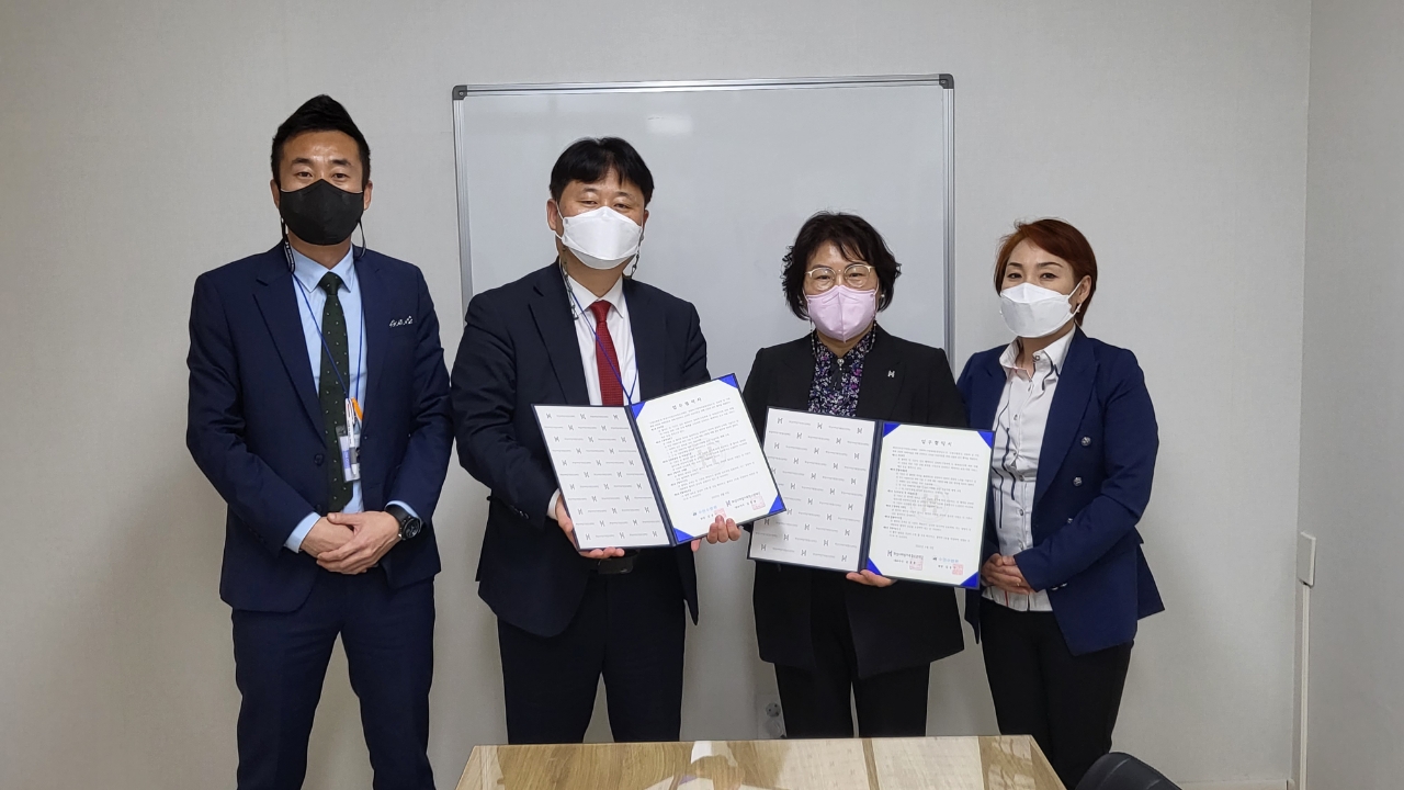 2.보도이미지(화성시성폭력가정폭력통합상담소-수앤수병원,폭력 피해자 의료지원을 위한 업무협약 체결).jpg