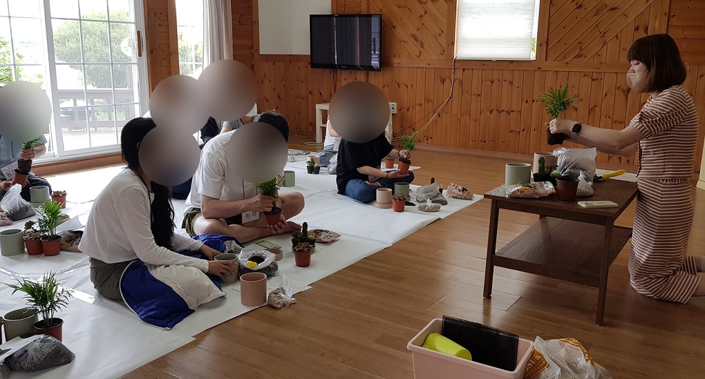 2.보도이미지(2022년 상반기 가정폭력피해자 및 가족 치유캠프 성료).jpg